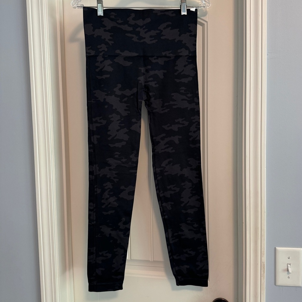 Spanx Large Look At Me Now Camo Seamless Leggings Camouflage - Picture 2 of 8